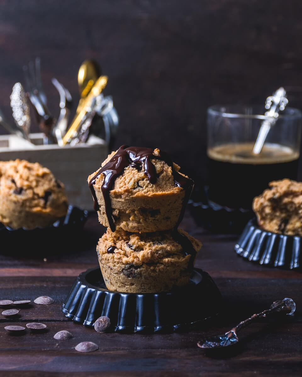 Muffins in der Food Fotografie mit einem rostigen Fotohintergrund