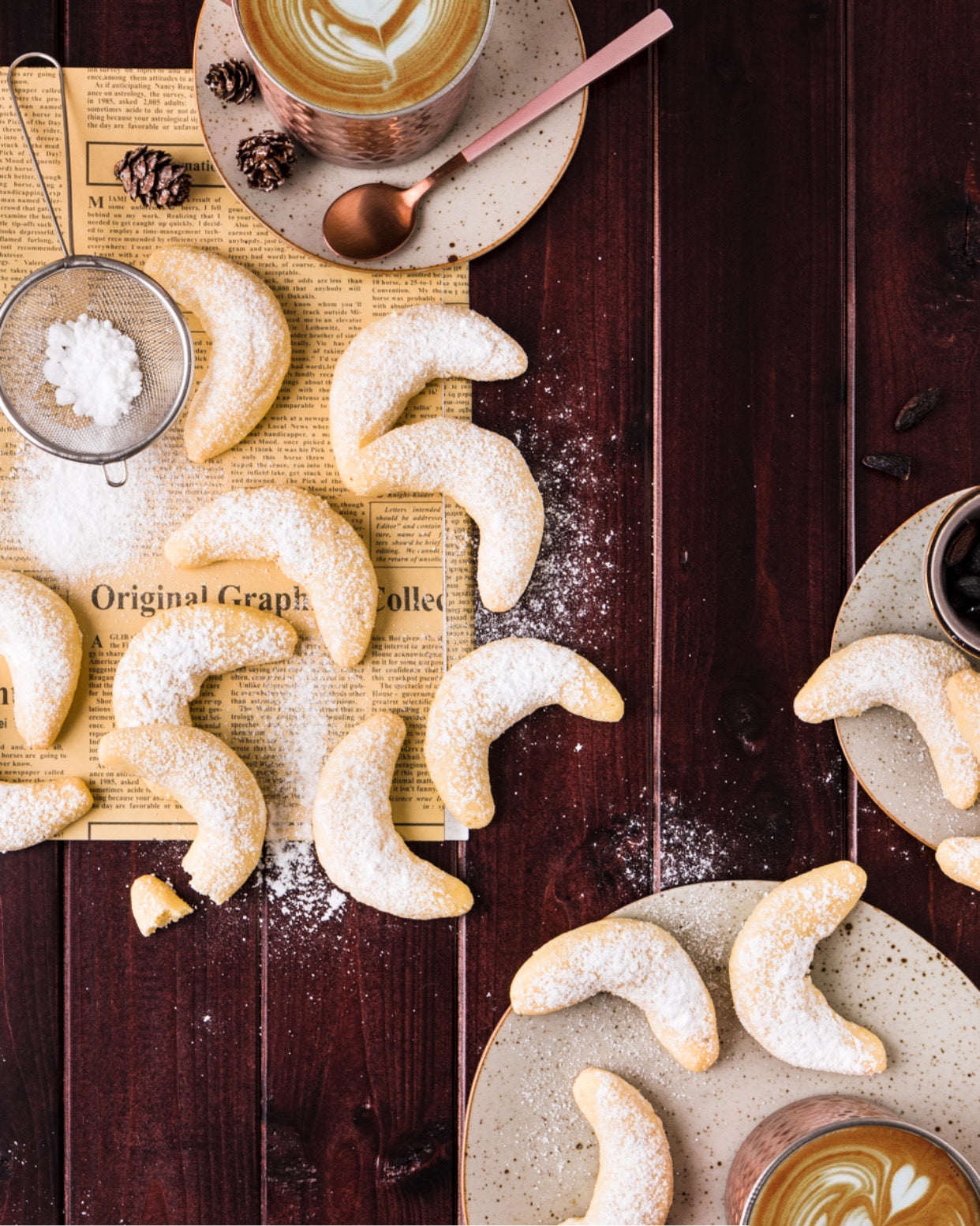 Foodfotografie Vanillekipferl auf brauner Holz Foto-Unterlage