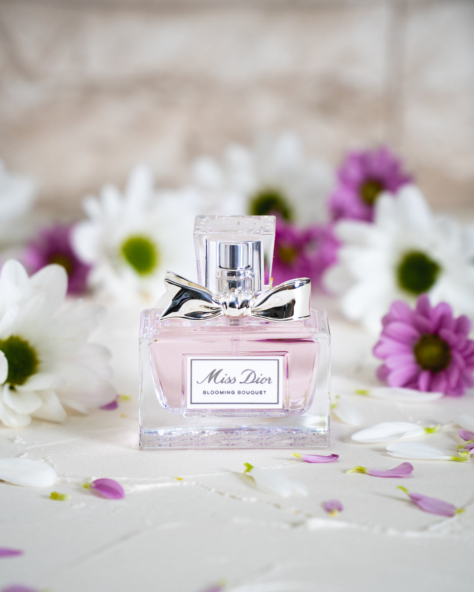 Parfum auf einem weißen Fotohintergrund für Produktfotografie