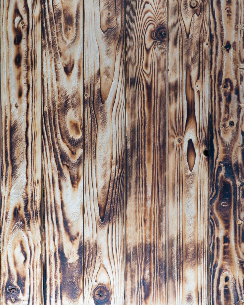 Brauner Holz Fotohintergrund mit verbrannter Struktur